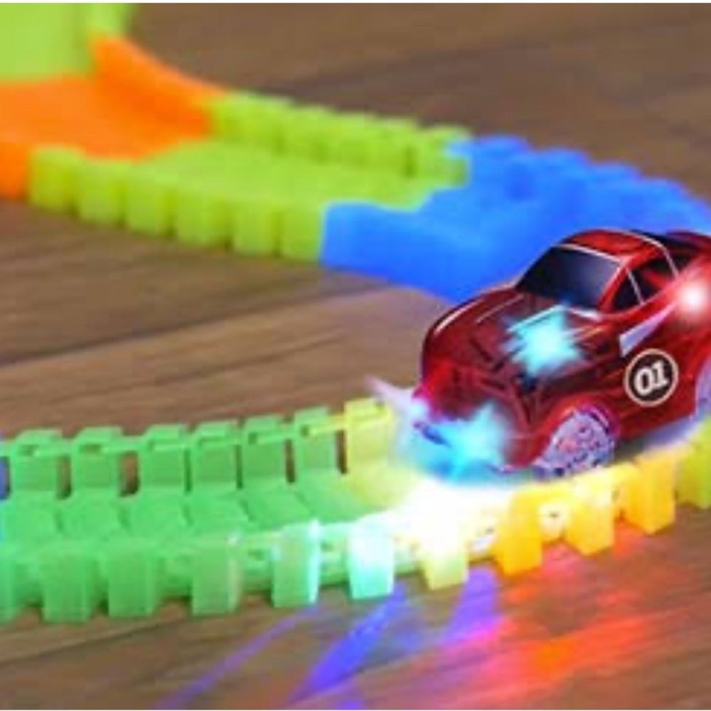 MAGIC TRACKS Light-Up Race Car - 2 sets of tracks 2 cars